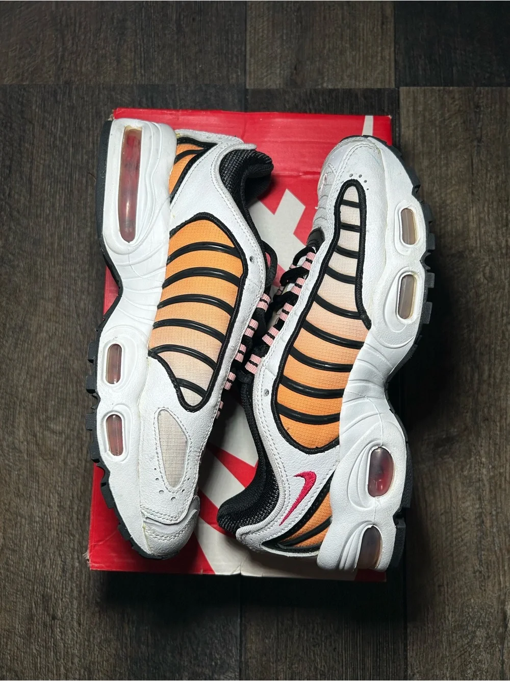 Nike Air Max “Tailwind IV” Size 8 Women’s